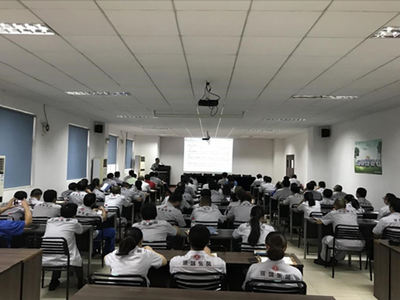 加強懲治“微腐敗”,深入推進全面從嚴治黨